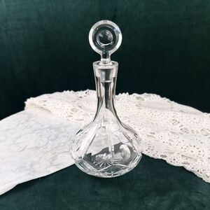 Vintage Elegant Clear Glass Crystal Decanter